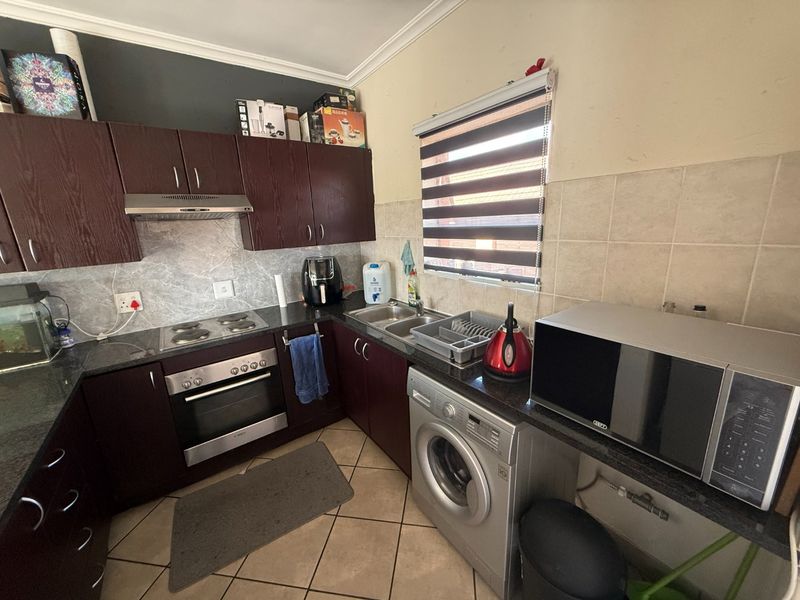 Safe & Spacious! - Photo 7