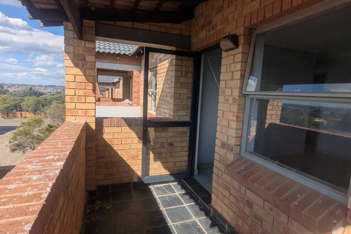 2 Bedroom, 1 Bathroom Top Floor Investment at the Junction - Photo 2