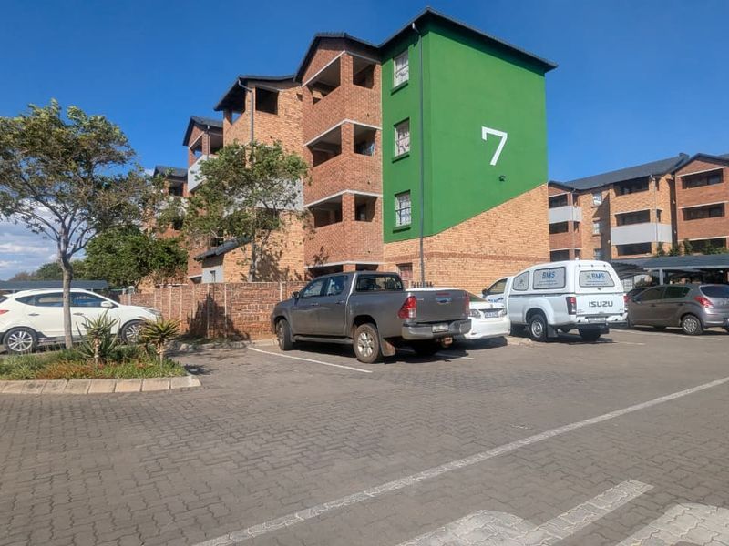 2 Bedroom, 1 Bathroom Top Floor Investment at the Junction - Photo 3