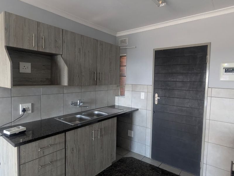 2 Bedroom, 1 Bathroom Top Floor Investment at the Junction - Photo 9