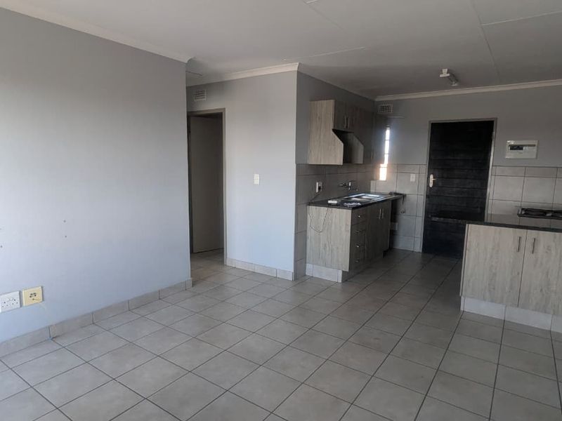 2 Bedroom, 1 Bathroom Top Floor Investment at the Junction - Photo 8