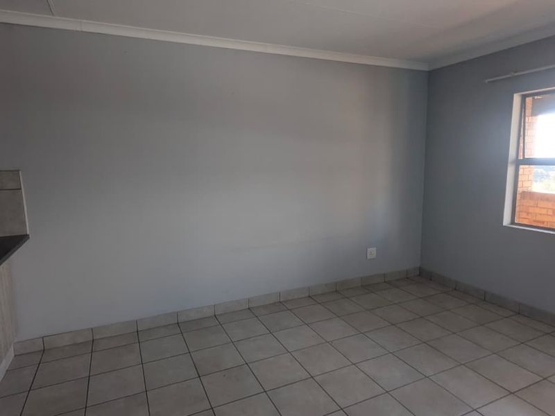 2 Bedroom, 1 Bathroom Top Floor Investment at the Junction - Photo 7