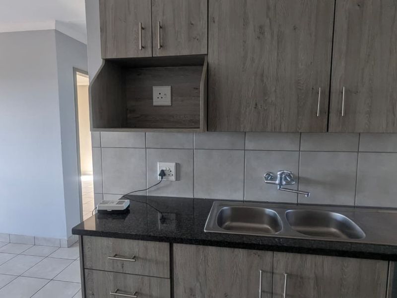 2 Bedroom, 1 Bathroom Top Floor Investment at the Junction - Photo 6