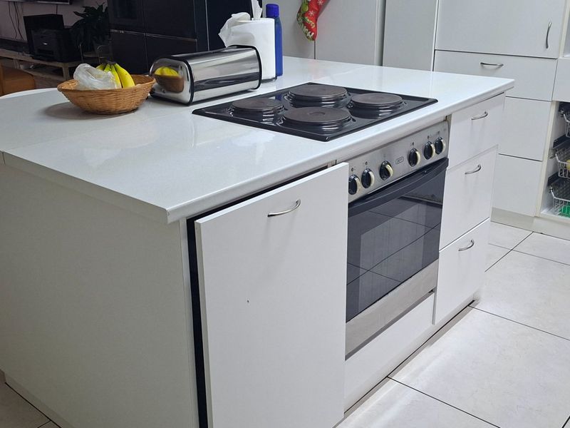Bright Beacon Bay flat to call home - Photo 10