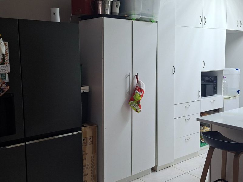 Bright Beacon Bay flat to call home - Photo 8