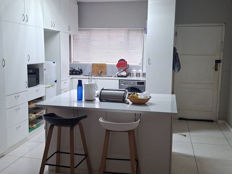 Bright Beacon Bay flat to call home - Photo 9