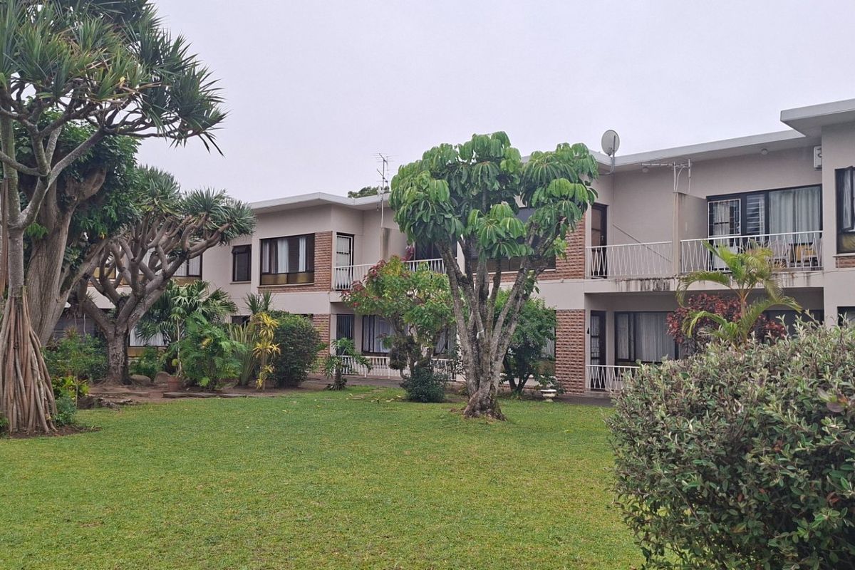 Bright Beacon Bay flat to call home - Photo 3