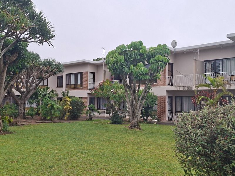 Bright Beacon Bay flat to call home - Photo 3