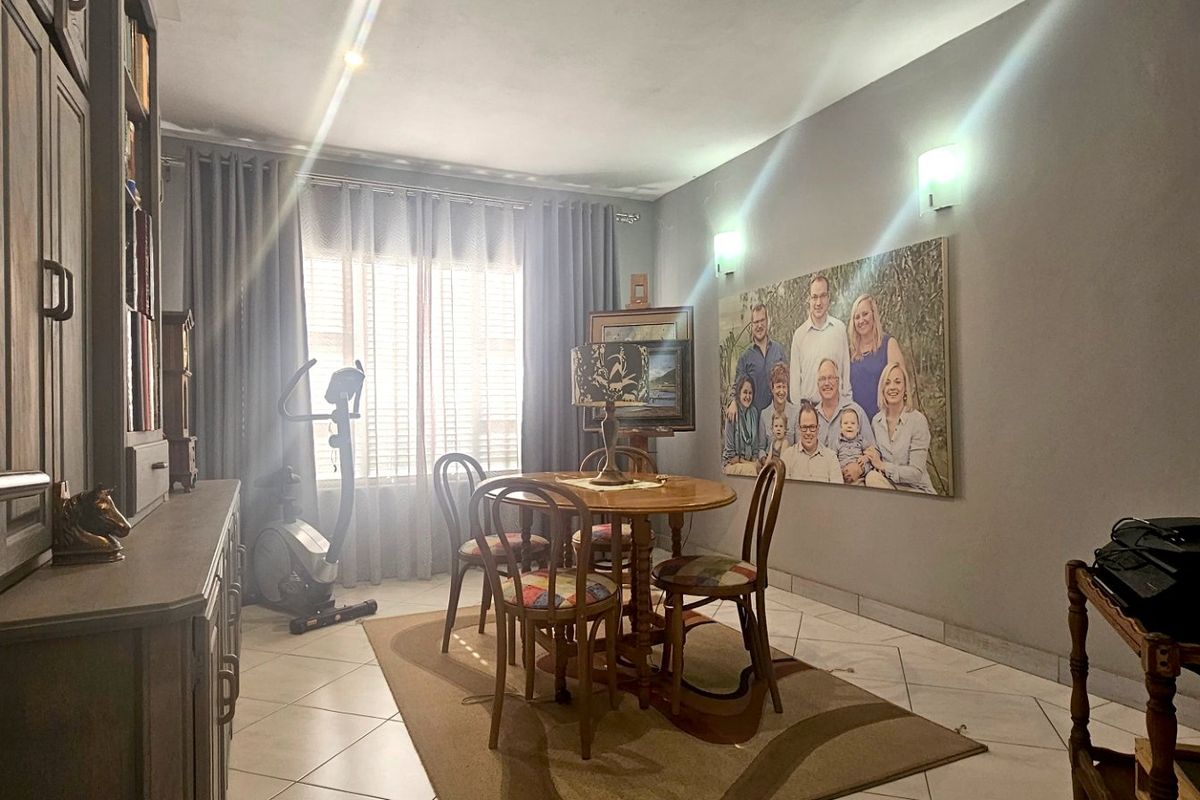 7 Bedroom Home in Melodie - Photo 5