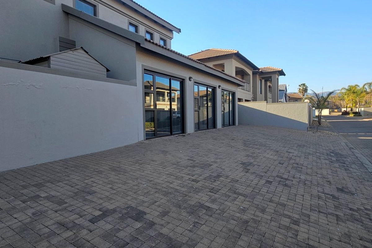 7 Bedroom Home in Melodie - Photo 3