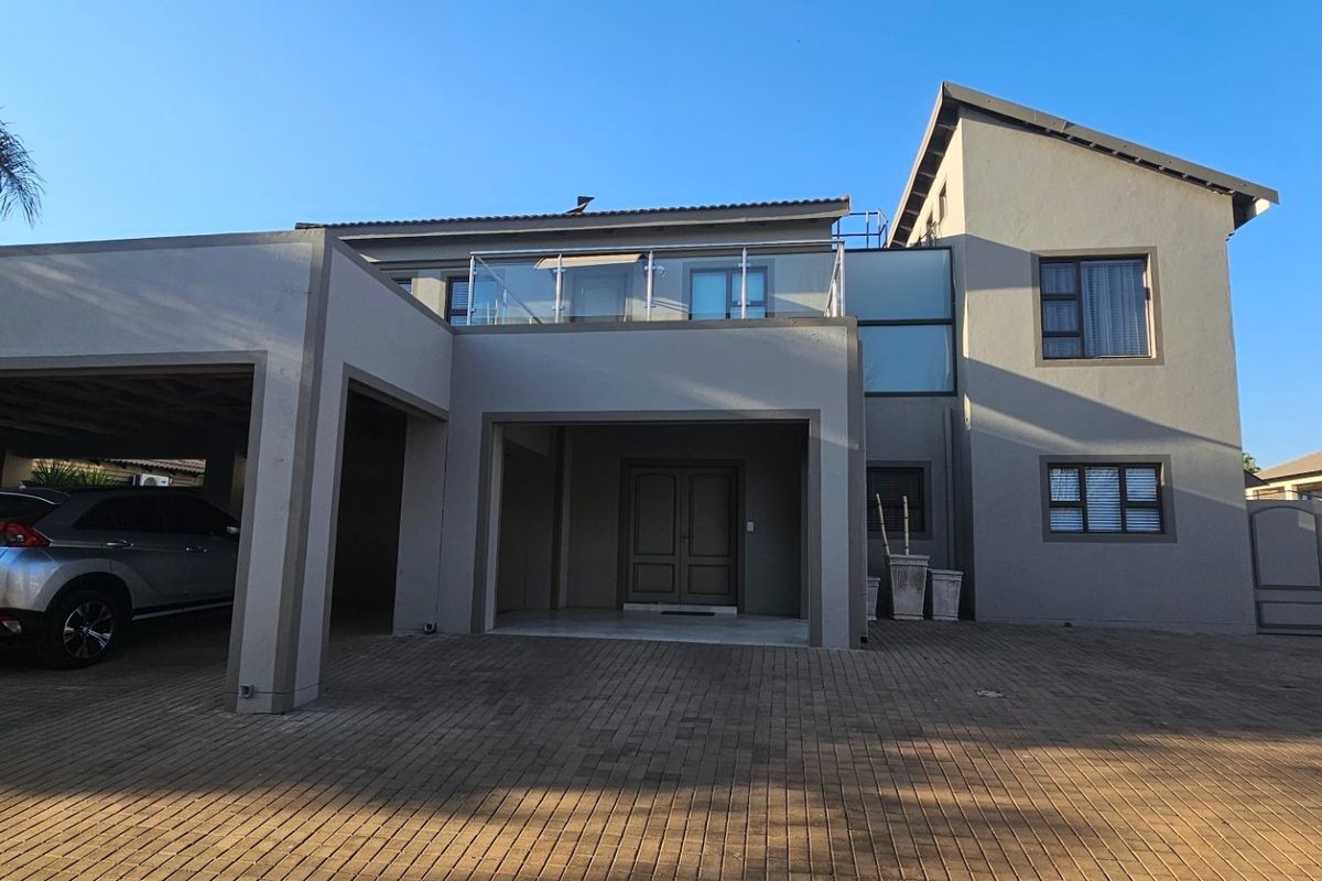 7 Bedroom Home in Melodie - Photo 2