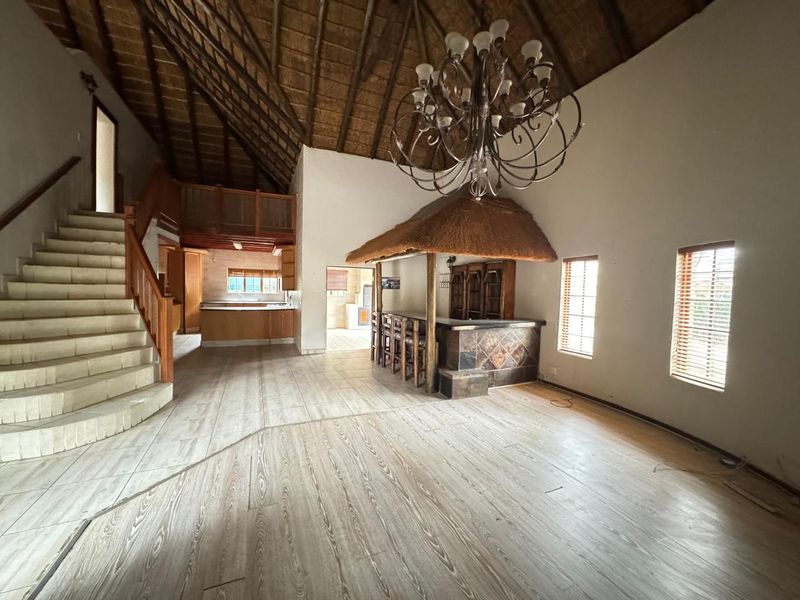 Spacious 4 Bedroom Family Home TO RENT - Photo 3