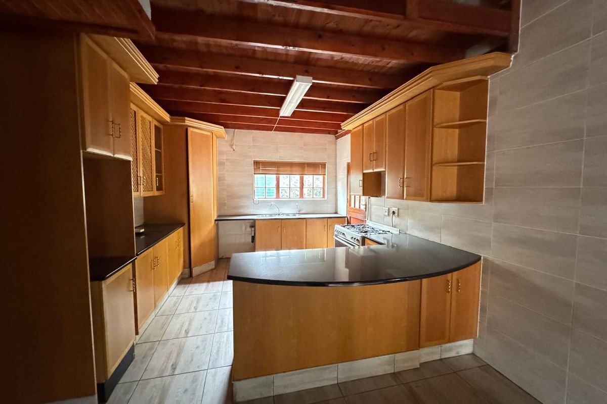 Spacious 4 Bedroom Family Home TO RENT - Photo 2