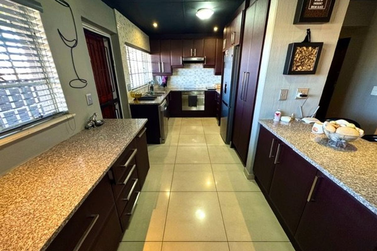 FOR SALE | PRIME FAMILY HOME IN SUNWARD PARK - Photo 2