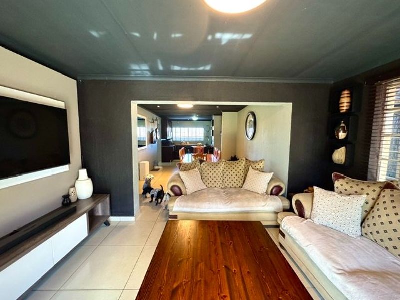 FOR SALE | PRIME FAMILY HOME IN SUNWARD PARK - Photo 6