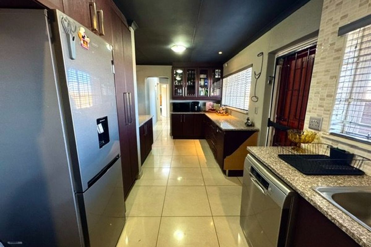 FOR SALE | PRIME FAMILY HOME IN SUNWARD PARK - Photo 5