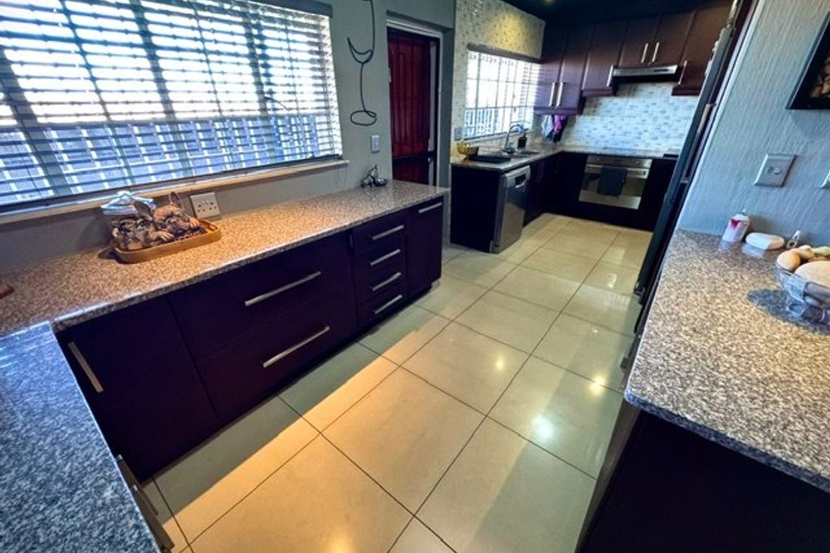 FOR SALE | PRIME FAMILY HOME IN SUNWARD PARK - Photo 4