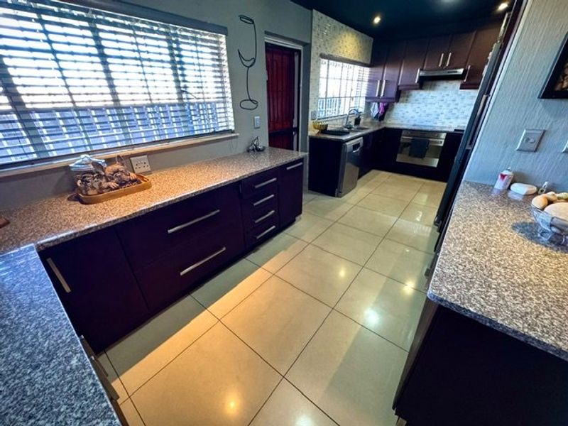 FOR SALE | PRIME FAMILY HOME IN SUNWARD PARK - Photo 4
