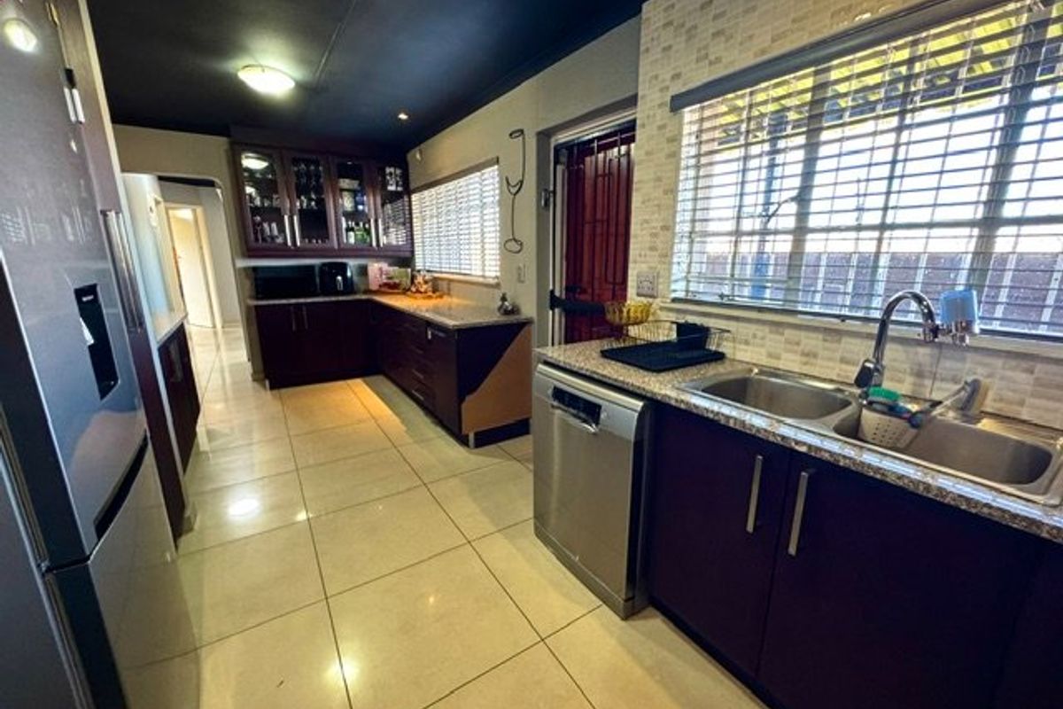 FOR SALE | PRIME FAMILY HOME IN SUNWARD PARK - Photo 3
