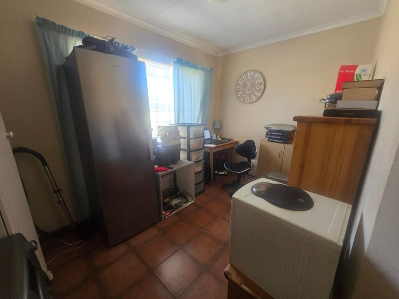 Elegant Family Living in Annlin Today - Photo 8