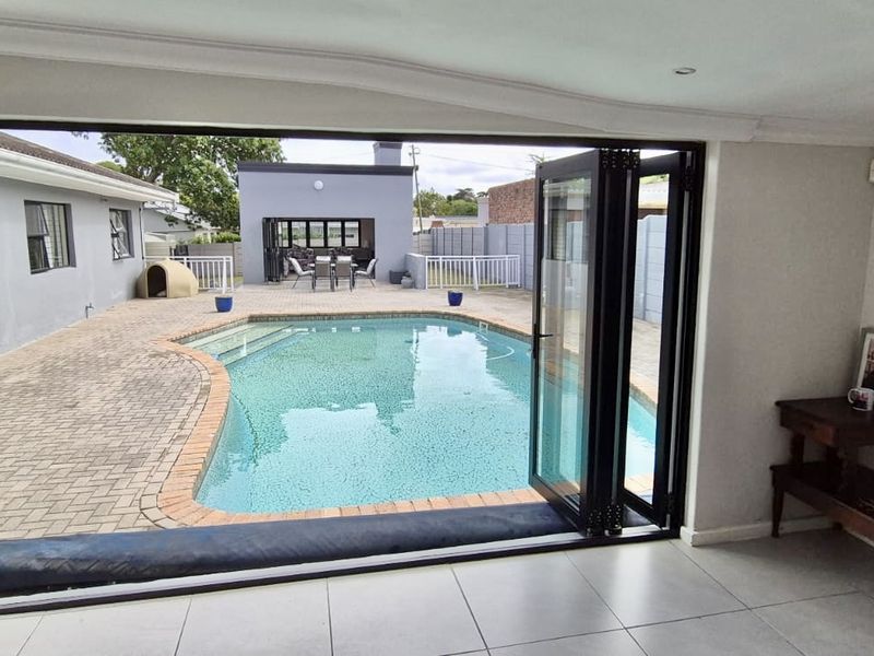Spacious Fernglen Family Home with Flatlet or salon from home - Photo 10