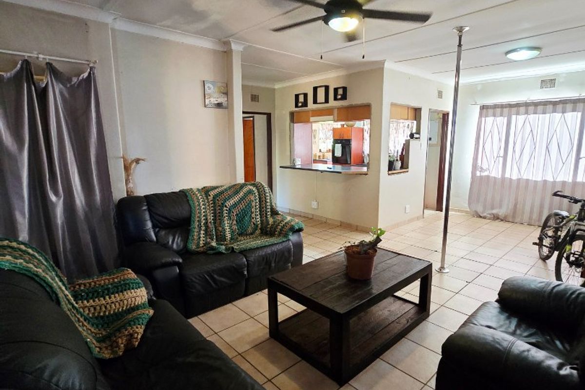 3 Bed House in Stilfontein Ext 4, Stilfontein for Sale - Photo 5