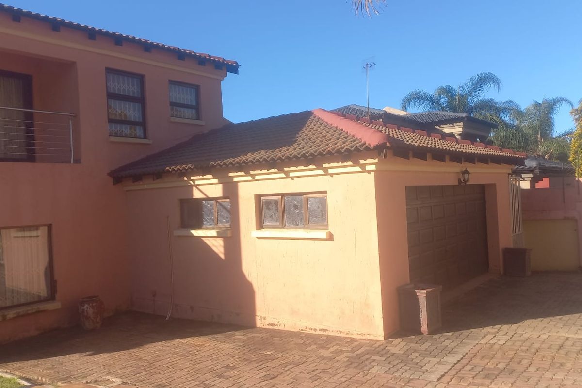 Four-bedroom, two-bathroom house with one en-suite bathroom Amandasig - Photo 2