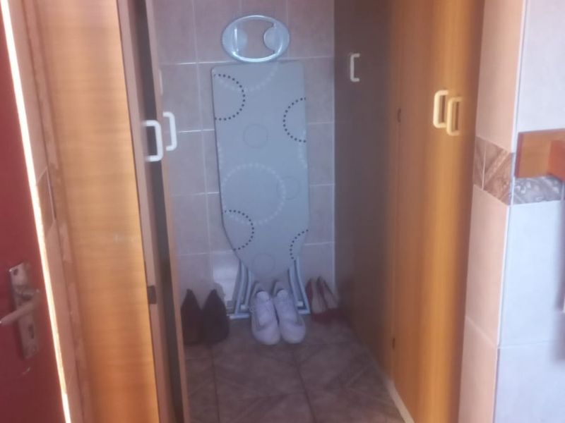 Four-bedroom, two-bathroom house with one en-suite bathroom Amandasig - Photo 8
