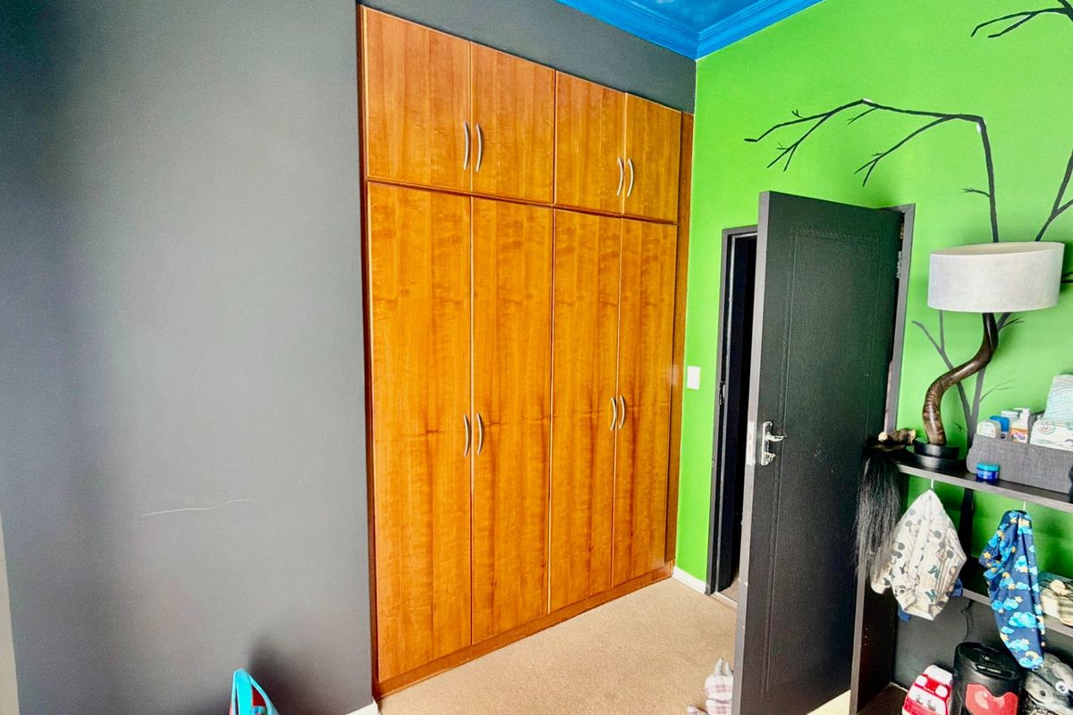 Family friendly home in La Hoff with fibre and braai - Photo 5