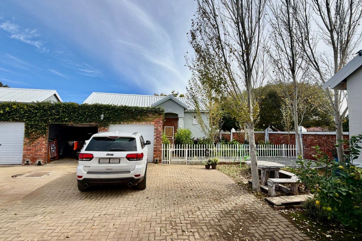 Family friendly home in La Hoff with fibre and braai - Photo 2