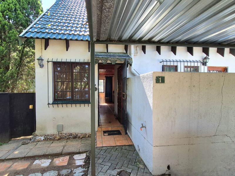 Chic Weltevreden Park Townhouse with loads of Tranquility - Photo 3