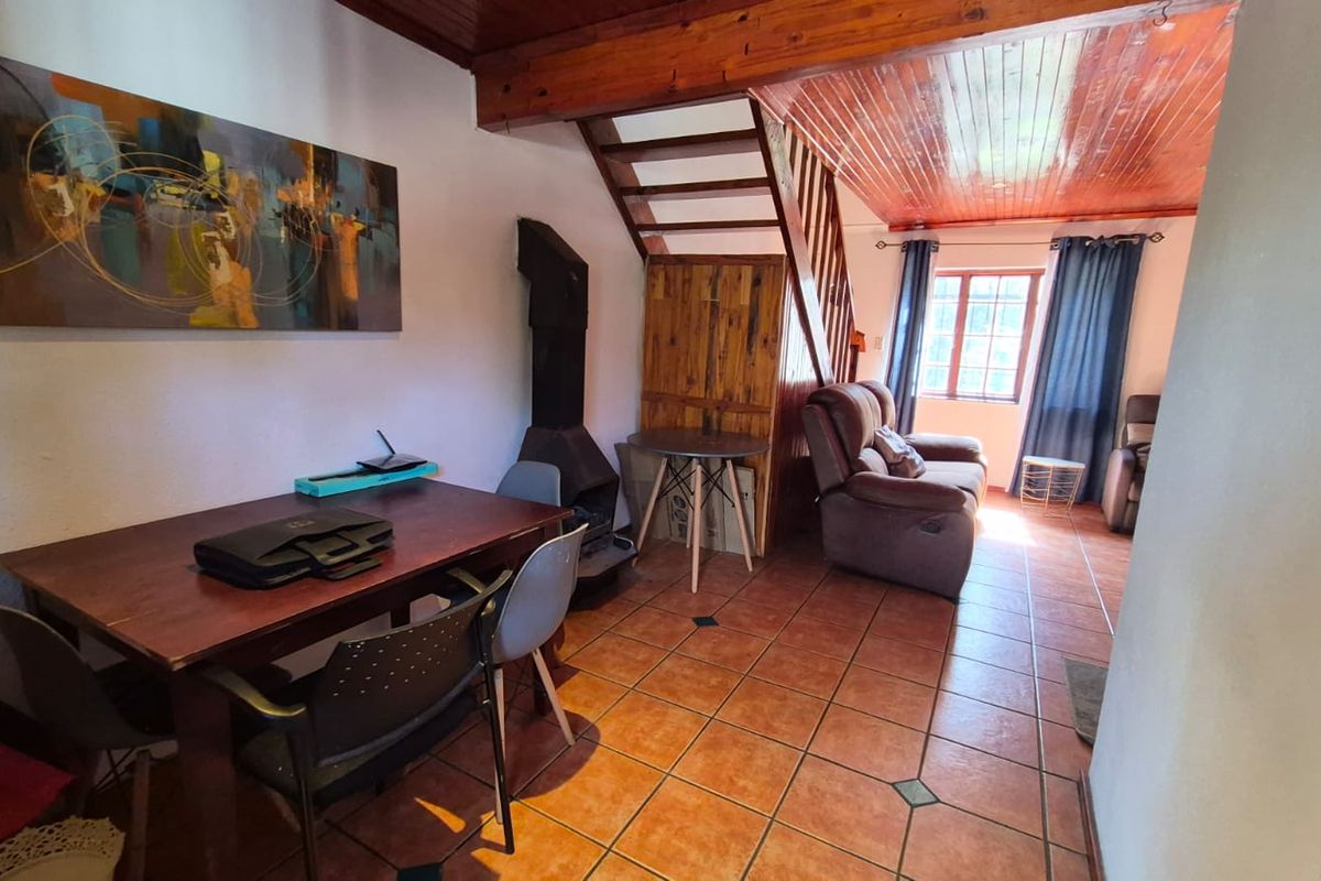 Chic Weltevreden Park Townhouse with loads of Tranquility - Photo 4