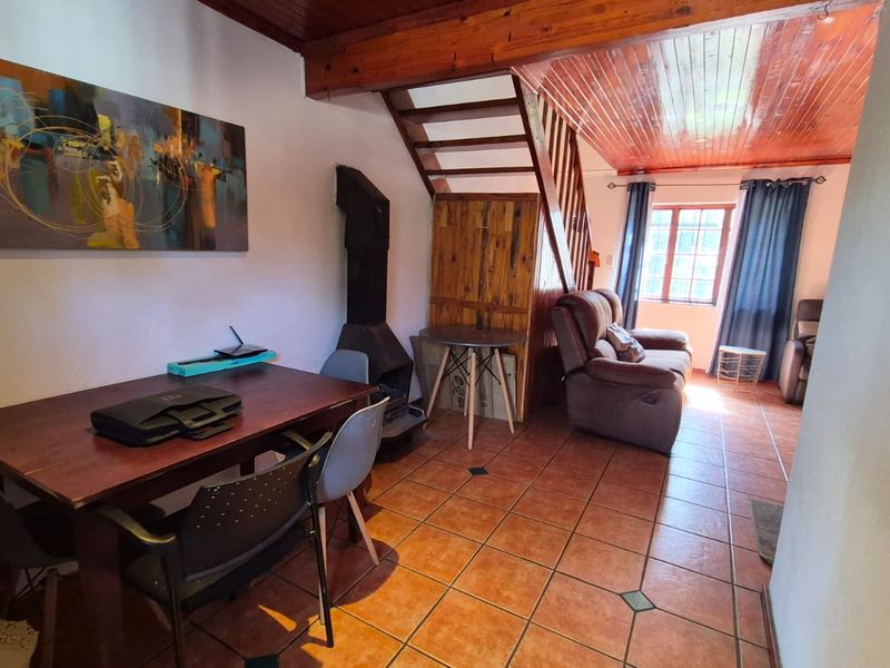 Chic Weltevreden Park Townhouse with loads of Tranquility - Photo 4