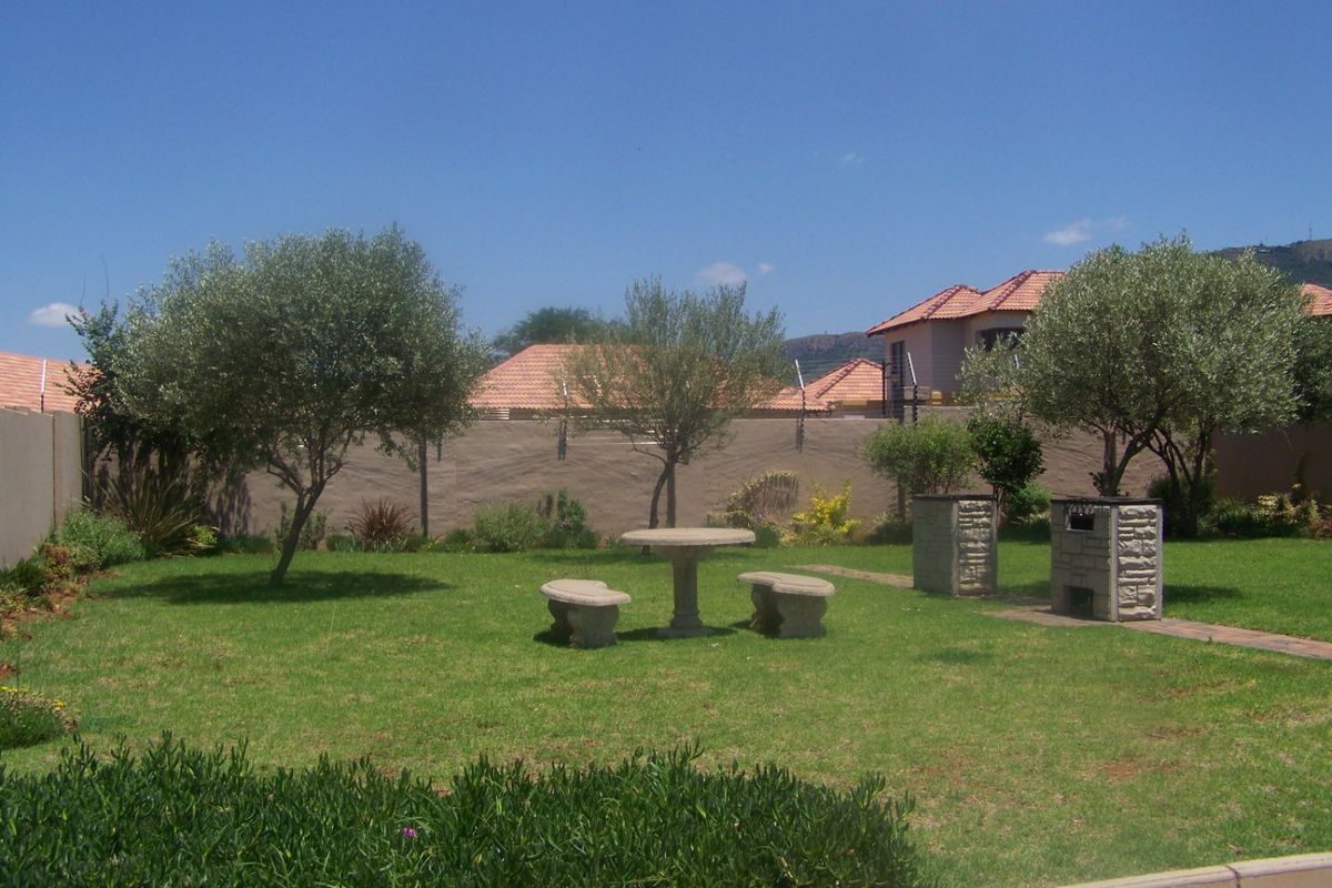 2-Bedroom Apartment for Sale in Gateway Manor – Excellent Value! - Photo 2