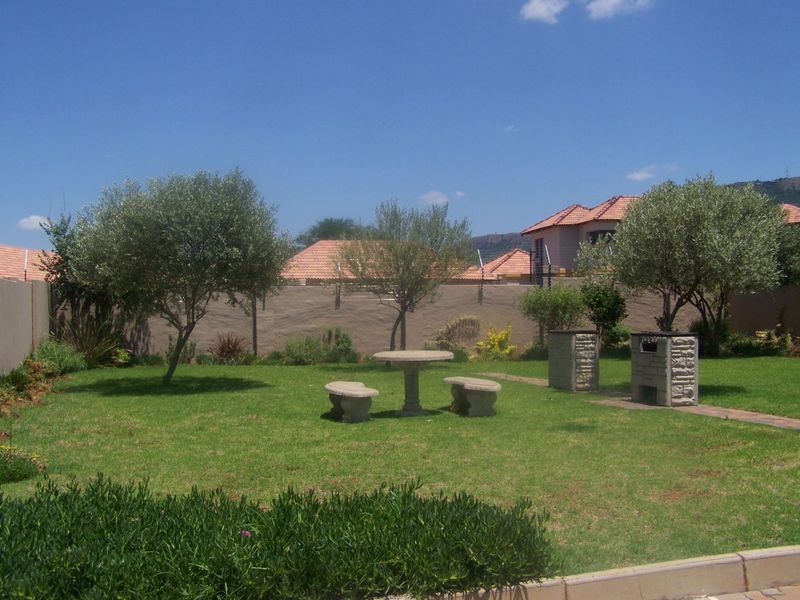 2-Bedroom Apartment for Sale in Gateway Manor – Excellent Value! - Photo 2