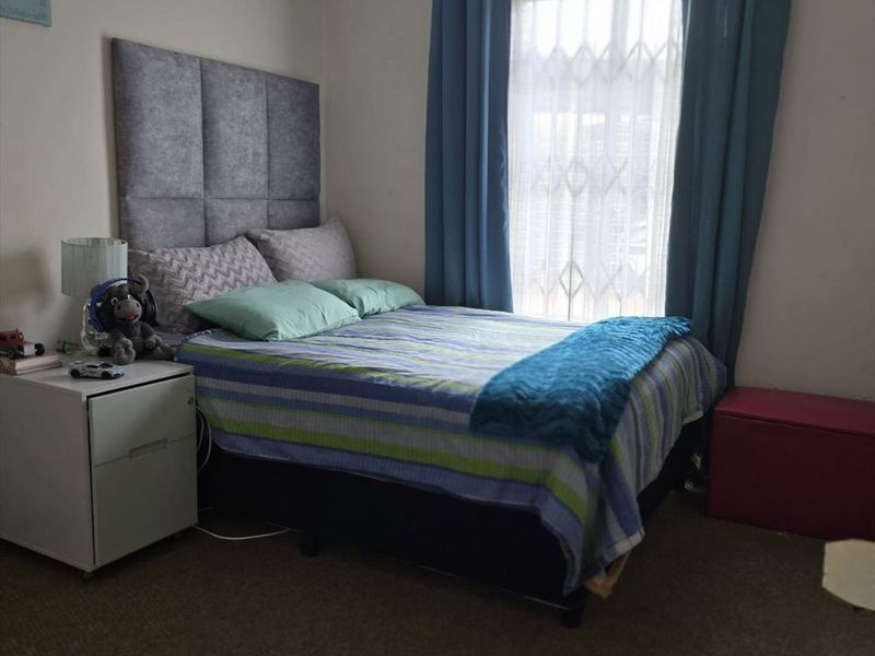 Spacious Family Home with Excellent Entertainment Features - Photo 2