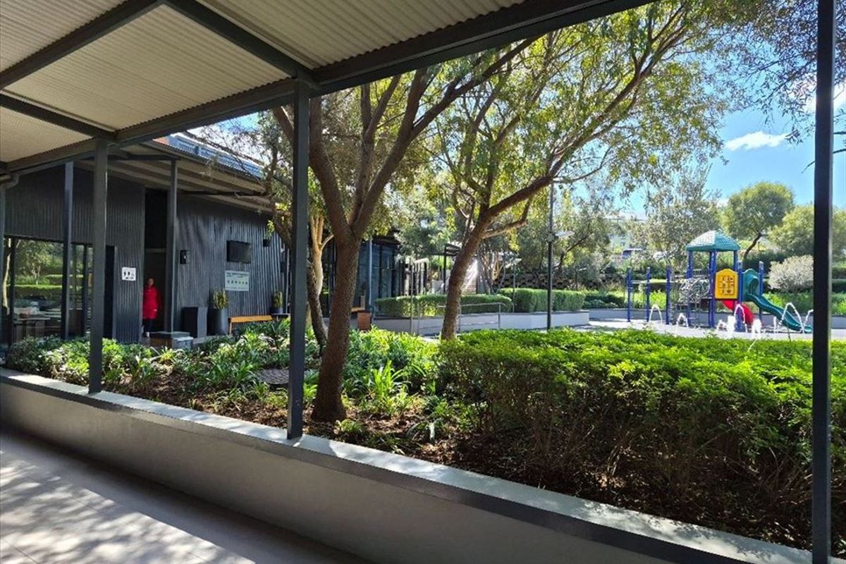 Charming Two-Bedroom Home with Pool and Secure Parking - Photo 3