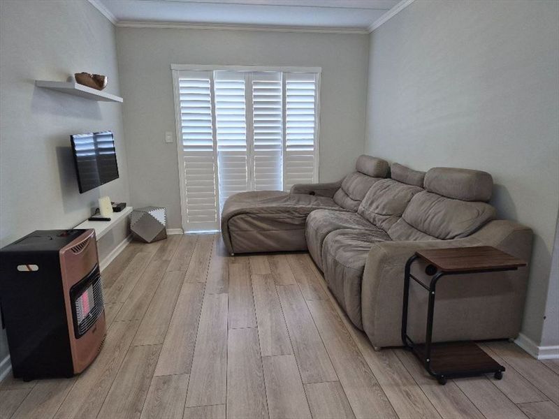 Charming Two-Bedroom Home with Pool and Secure Parking - Photo 2