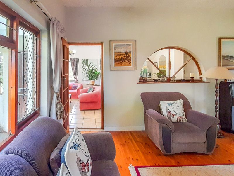Generous Spaces, Central Convenience, Family Ready Home Awaits in Gonubie (By the Sea) - Photo 8