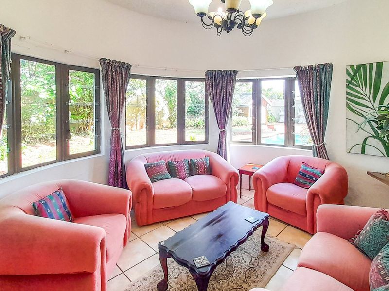 Generous Spaces, Central Convenience, Family Ready Home Awaits in Gonubie (By the Sea) - Photo 7