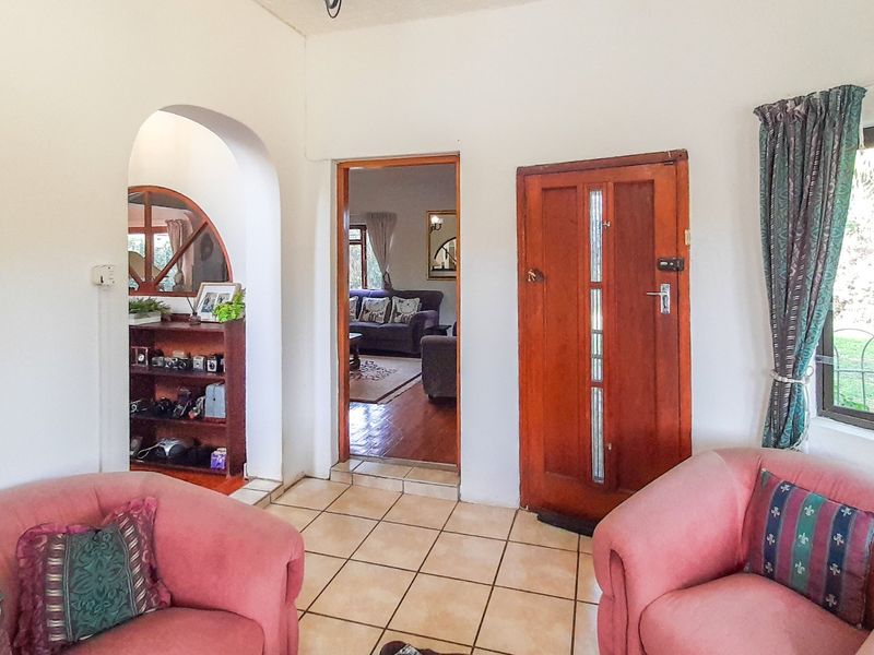 Generous Spaces, Central Convenience, Family Ready Home Awaits in Gonubie (By the Sea) - Photo 6