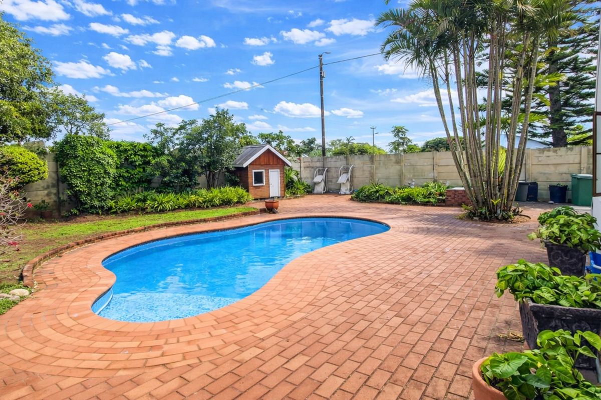 Generous Spaces, Central Convenience, Family Ready Home Awaits in Gonubie (By the Sea) - Photo 5
