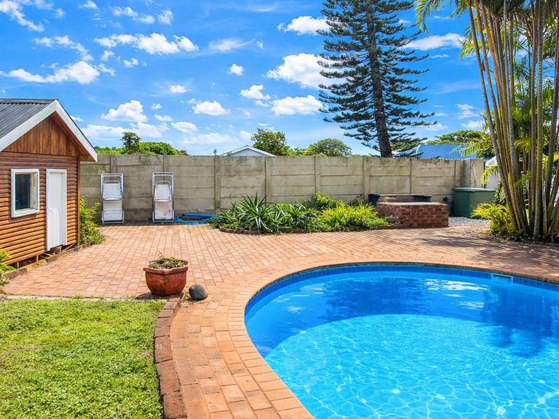 Generous Spaces, Central Convenience, Family Ready Home Awaits in Gonubie (By the Sea) - Photo 1