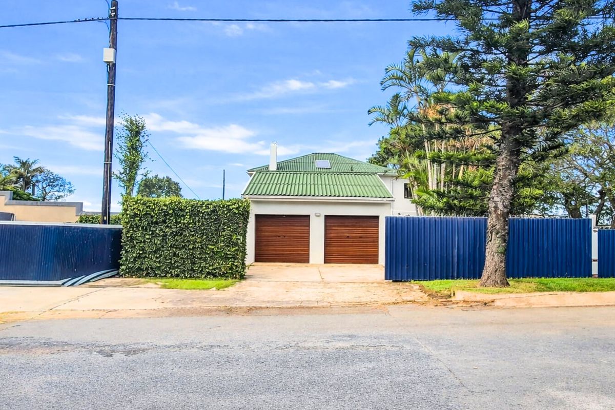 Generous Spaces, Central Convenience, Family Ready Home Awaits in Gonubie (By the Sea) - Photo 2