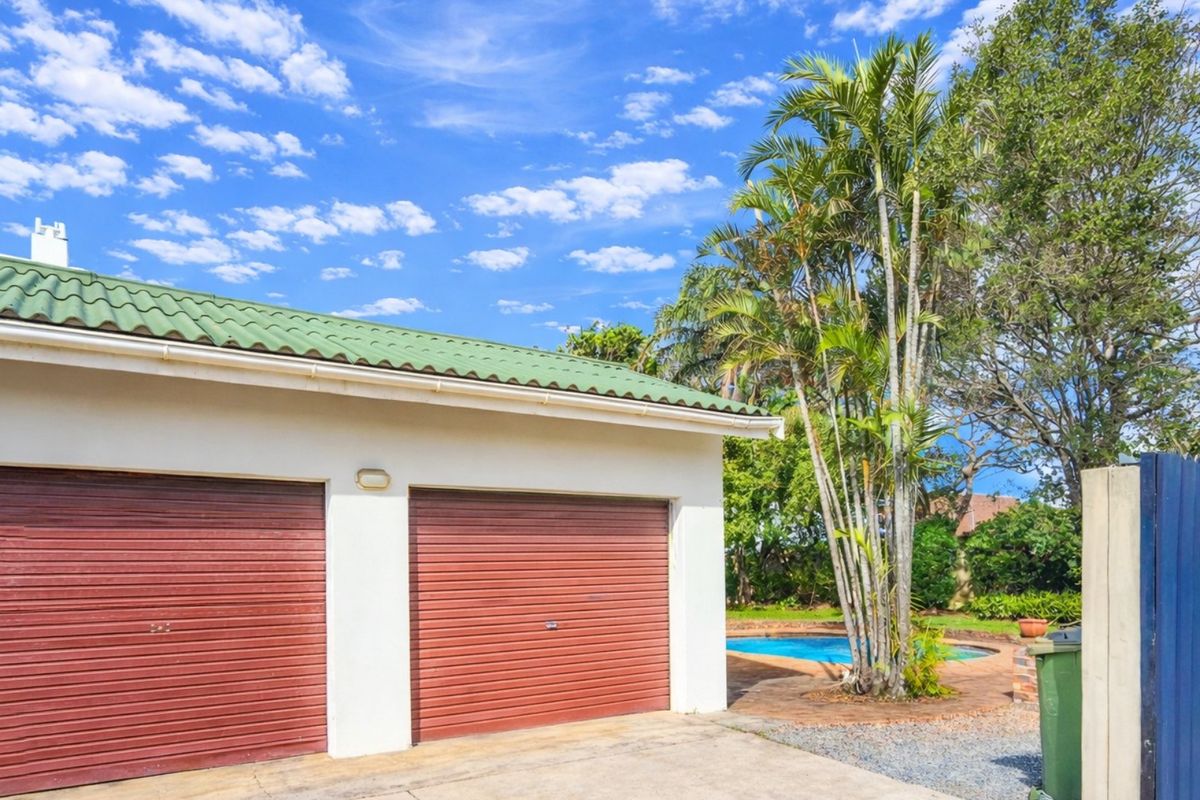 Generous Spaces, Central Convenience, Family Ready Home Awaits in Gonubie (By the Sea) - Photo 3