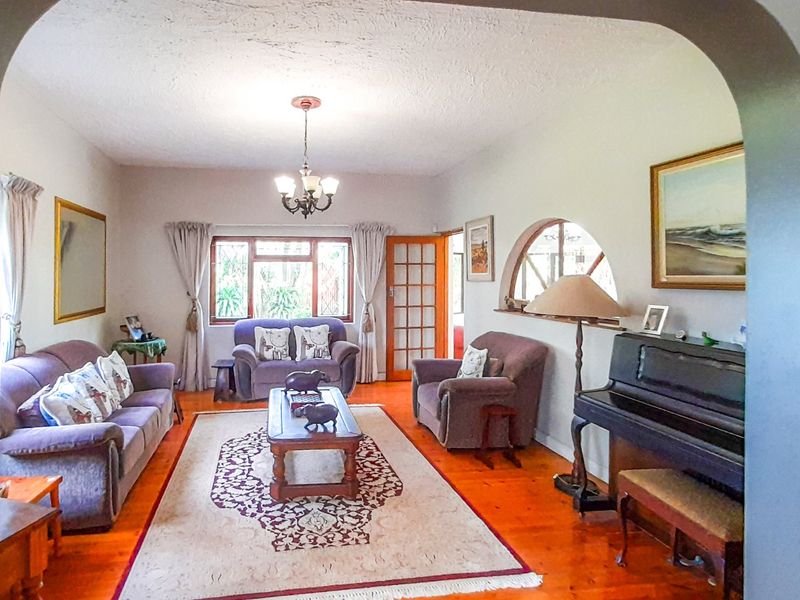 Generous Spaces, Central Convenience, Family Ready Home Awaits in Gonubie (By the Sea) - Photo 10