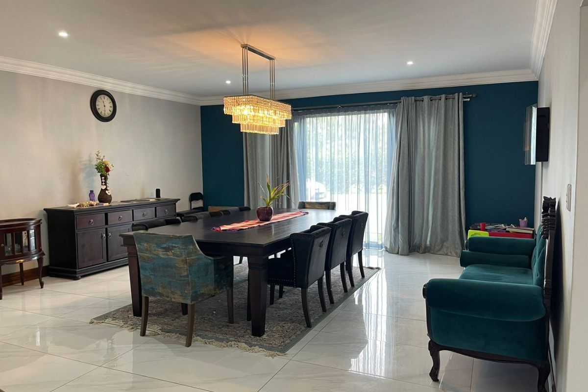 Luxury  Mooi Kloof Family Home with Pool - Photo 5