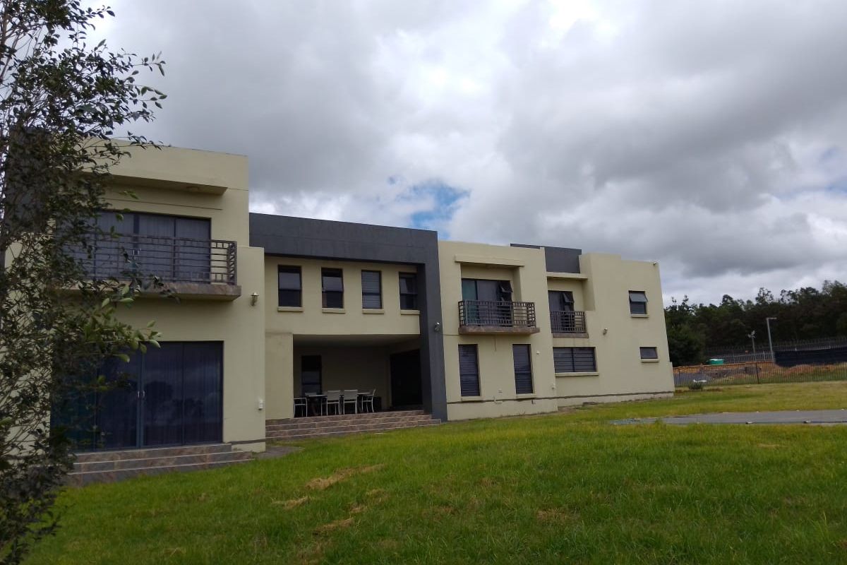 Luxury  Mooi Kloof Family Home with Pool - Photo 3