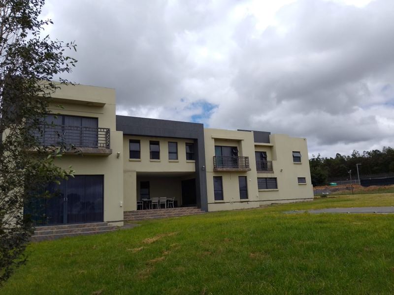 Luxury  Mooi Kloof Family Home with Pool - Photo 3