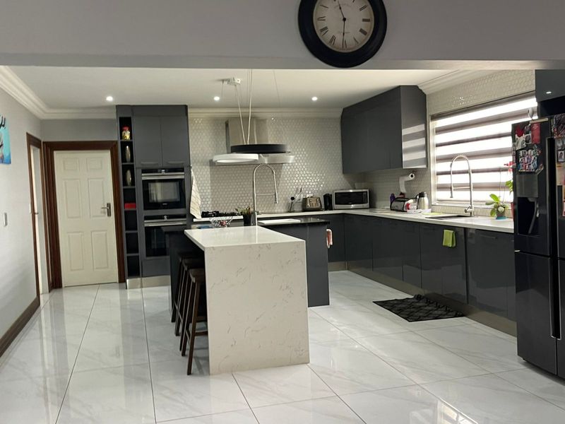 Luxury  Mooi Kloof Family Home with Pool - Photo 4